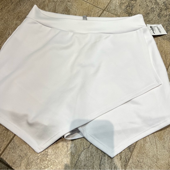 White skort. Size M. - Picture 2 of 4